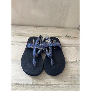 Skechers Yoga Foam woman’s blue thong sandals size 6
